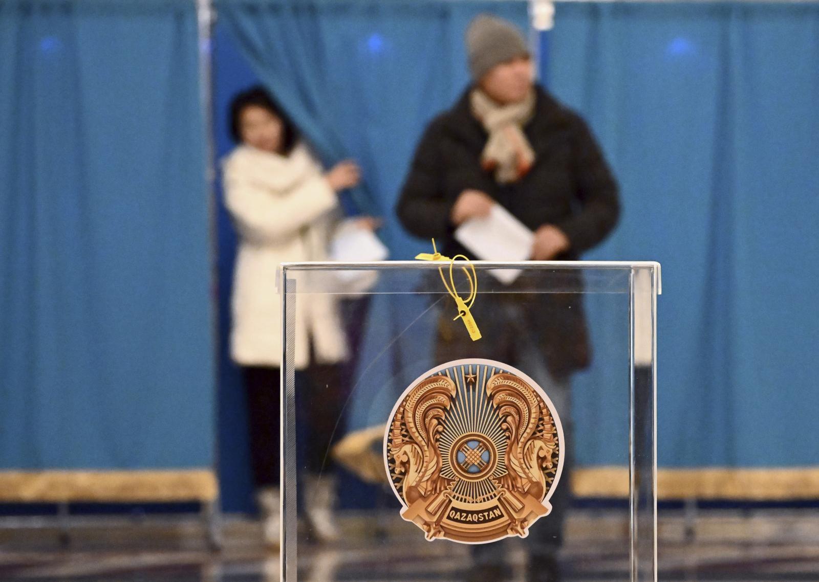 Voters during the 2022 Kazakhstan early presidential elections at polling station No. 393, in the building of the State Opera and Ballet Theater "Astana Opera."