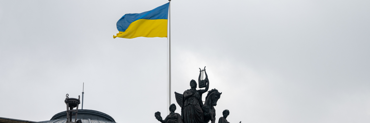 Image of Ukrainian flag on monument