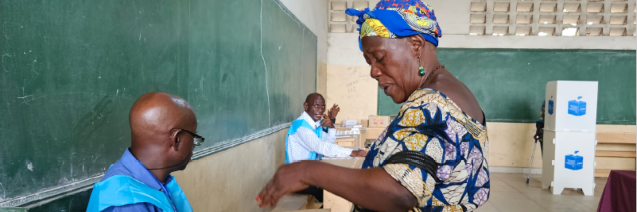 image of people voting.