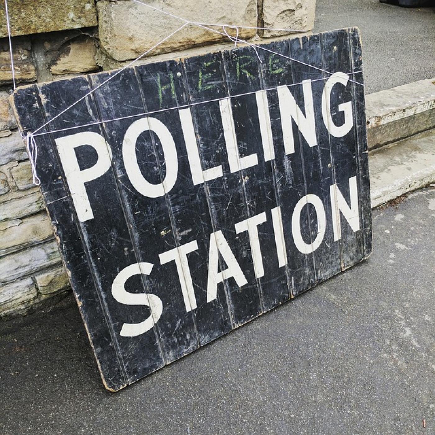 polling station sign 640