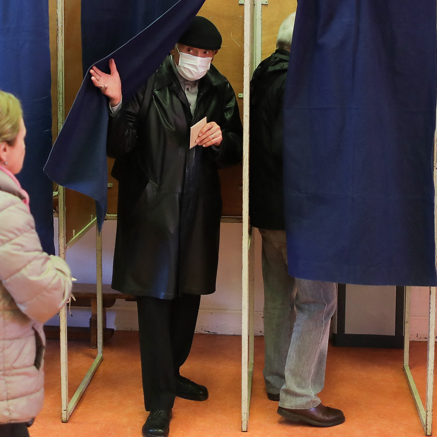 A voter wearing a medical mask exits a polling booth during France's 2020 municipal elections. © Thibaud Moritz/Abaca/Sipa USA