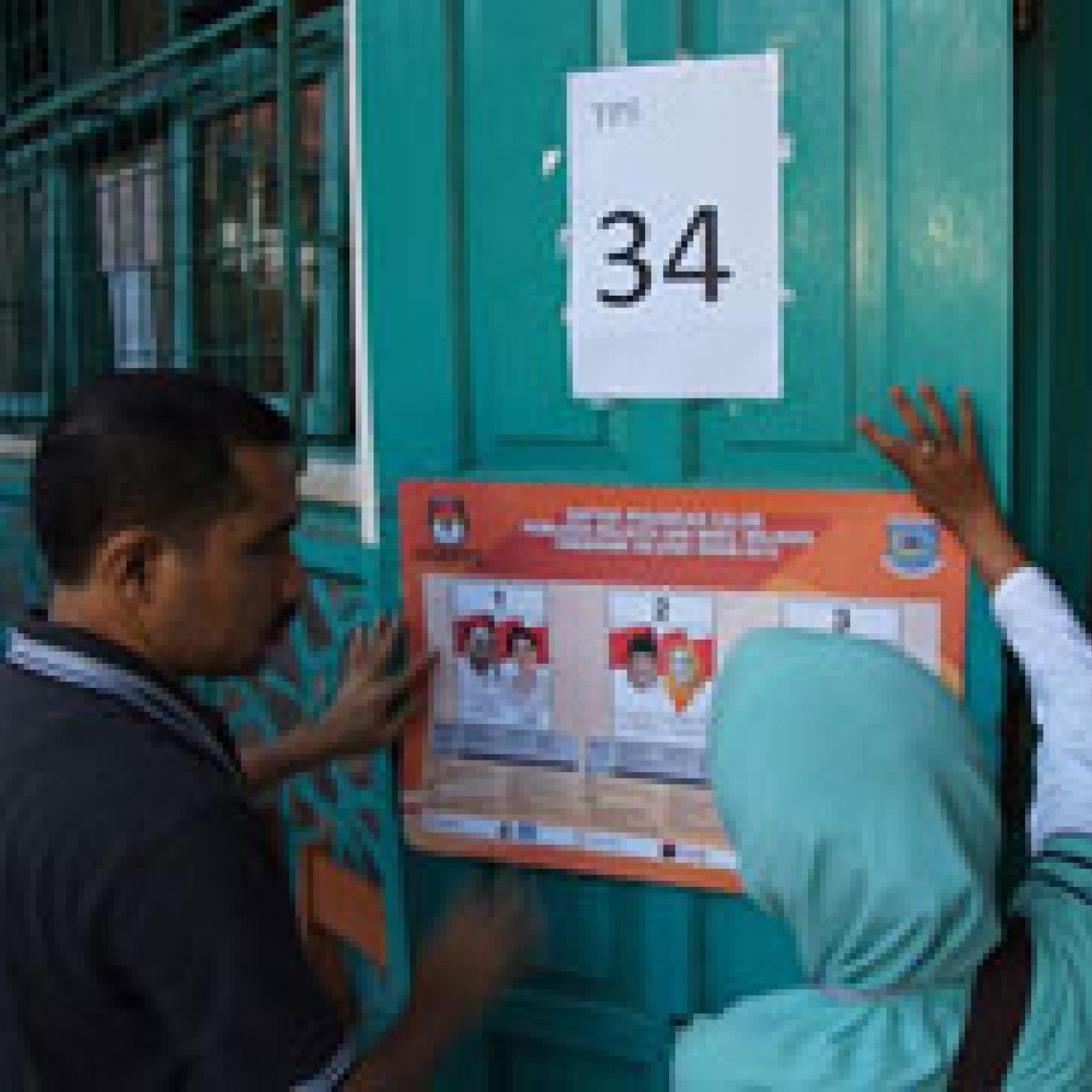 A polling station in South Tangerang during the December 9, 2015 regional elections. Photo: Kyle Lemargie, IFES. 